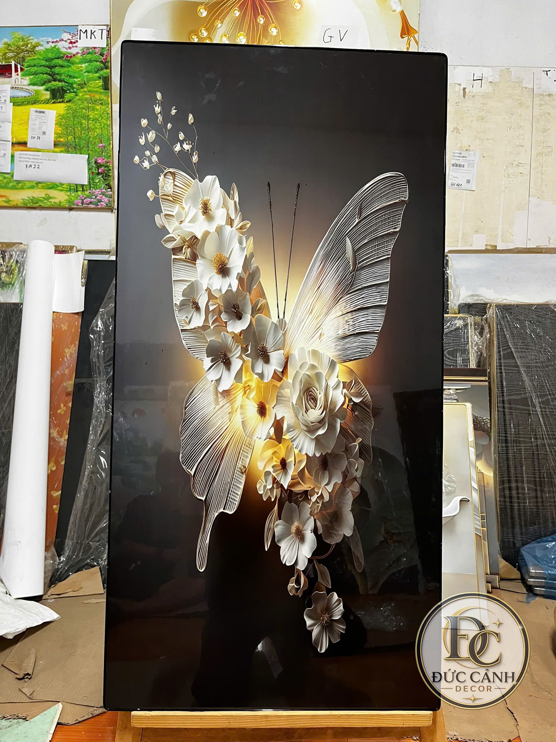 Tranh Tráng Gương Bướm Hoa Nghệ Thuật Ánh Vàng Sang Trọng – Decor Phòng Khách Cao Cấp