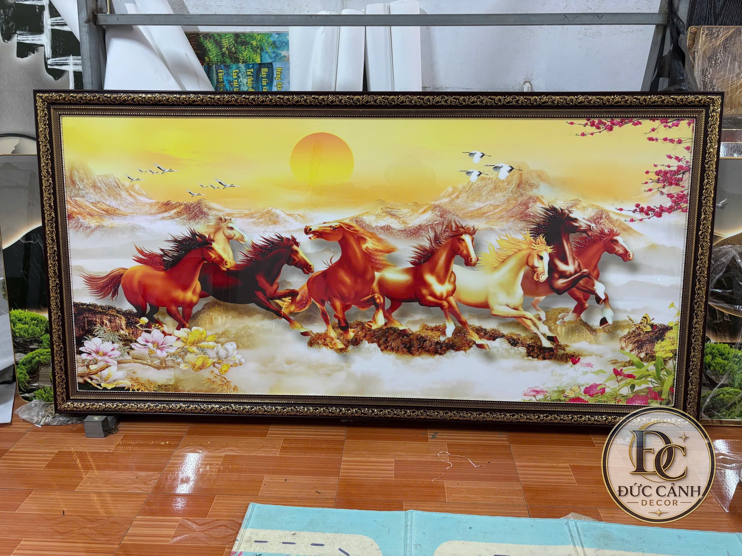 Tranh Mã Đáo Thành Công 8 Chú Ngựa – Tranh Tráng Gương Ceramic Cao Cấp Khung Composite